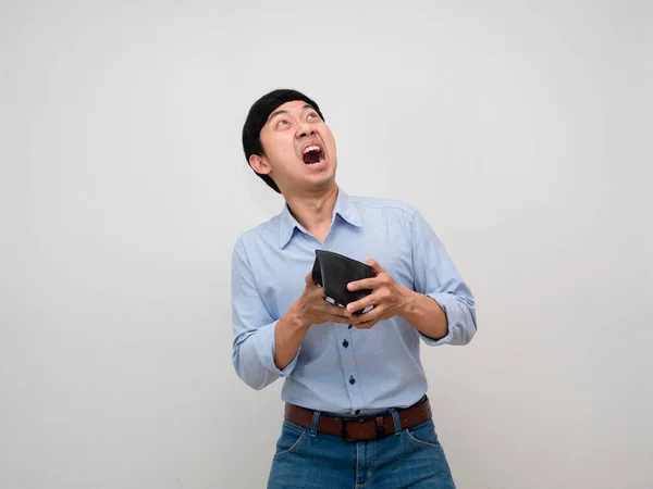 Aziatisch Man Blauw Shirt Voelt Geschokt Geen Geld Zijn Portemonnee — Stockfoto