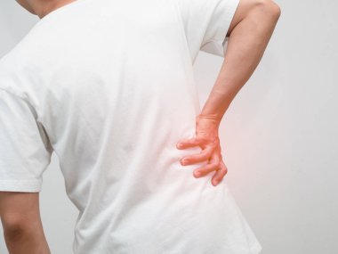 Yakın çekim adamı ofis sendromu yüzünden belini incitti.