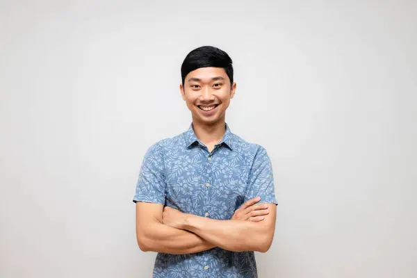 Positivo Asiático Hombre Azul Camisa Feliz Sonrisa Cruzado Brazo Retrato —  Fotos de Stock