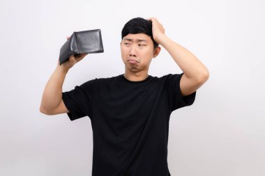 Zavallı Asyalı adam, siyah gömlekli cüzdan. Üzgün ve baş ağrısı çekiyor. 