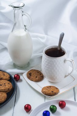 Buğdaydan yapılmış kurabiyeler ve çayla birlikte tek başına yenebilir. Tereyağlı Kurabiyeler