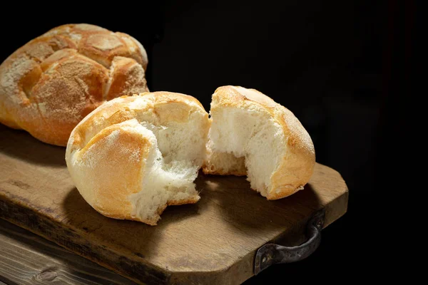 Свіжоспечений Хліб Сільському Дерев Яному Столі — стокове фото
