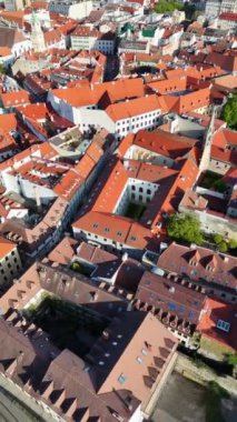 Bratislava Eski Kasabası 'nın insansız hava aracı ile çekilmiş görüntüsü.