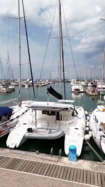 Slovenya 'daki Izola kasabası ve marinasının insansız hava aracı görüntüleri