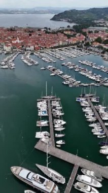 Slovenya 'daki Izola kasabası ve marinasının insansız hava aracı görüntüleri