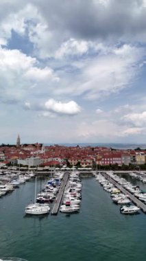 Slovenya 'daki Izola kasabası ve marinasının insansız hava aracı görüntüleri