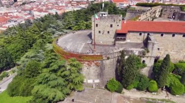 İtalya, Trieste 'deki San Giusto Kalesi ve Katedrali' nin hava görüntüsü insansız hava aracı ile çekildi.