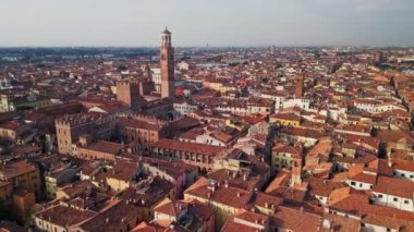 İtalya 'nın Verona kentinin hava görüntüsü İHA ile çekildi.