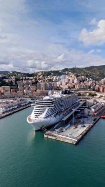 İtalya, Ceneviz 'de bir yolcu gemisinin insansız hava aracı ile vuruluşu.