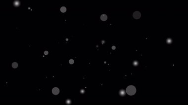 Beyaz ışıldayan parçacıklar, yeni yılı kutlamak için saydam alfa arkaplan üzerinde nazikçe süzülür. Şenlik olayları ve zarif ışık elementleriyle rüya tasarım projeleri için ideal.