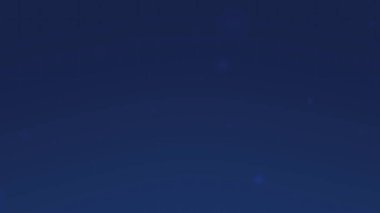 Biraz soluk arkaplanı olan koyu mavi gökyüzü