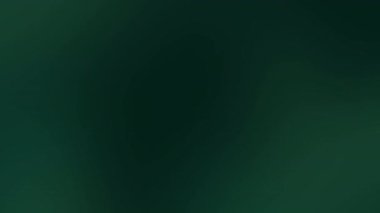 Ticari sunumlar, grafik tasarımı ve Noel veya İslami kutlamalar gibi şenlikli temalar için ideal yumuşak bulanık dokuya sahip minimalist koyu yeşil eğimli arkaplan