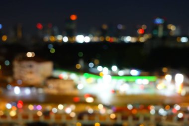 Öğleden sonra ve akşam saatlerinde arka plan olarak kullanmak üzere Bokeh Işığı 'nın soyut bulanık görüntüsü. Bulanık şehir manzarası, şehir ışıkları ve trafik sıkışıklığı