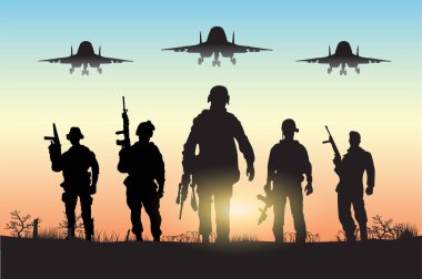 Orduda savaşan askerlerin siluetlerinin vektör çizimi..