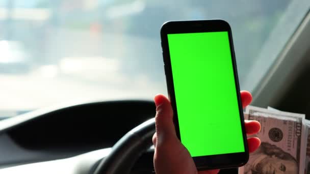Kézi Használata Okostelefon Zöld Képernyő Autóban — Stock videók