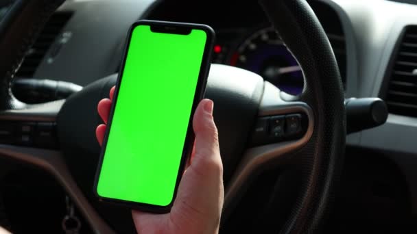 Ręka Pomocą Smartfona Zielony Ekran Samochodzie — Wideo stockowe