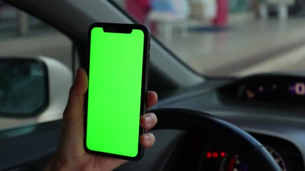 Ręka Pomocą Smartfona Zielony Ekran Samochodzie — Wideo stockowe