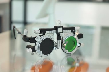 Yüksek miyop görme duyusu için reçeteli gözlüklerin yarısı görme duyusu ölçme aracı arka plan, deneme çerçevesi, göz testi, göz testi, deneme çerçevesi gözlüğü için optometrist deneme çerçevesi