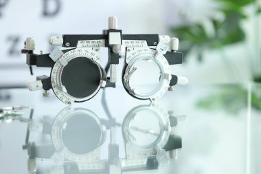 Yüksek miyop görme duyusu için reçeteli gözlüklerin yarısı görme duyusu ölçme aracı arka plan, deneme çerçevesi, göz testi, göz testi, deneme çerçevesi gözlüğü için optometrist deneme çerçevesi