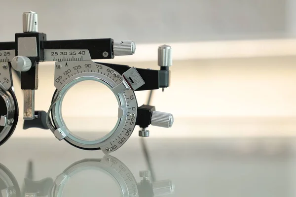 Połowa Okularów Receptę Wysoką Krótkowzroczność Pomiar Wzroku Tło Opieki Wzroku — Zdjęcie stockowe