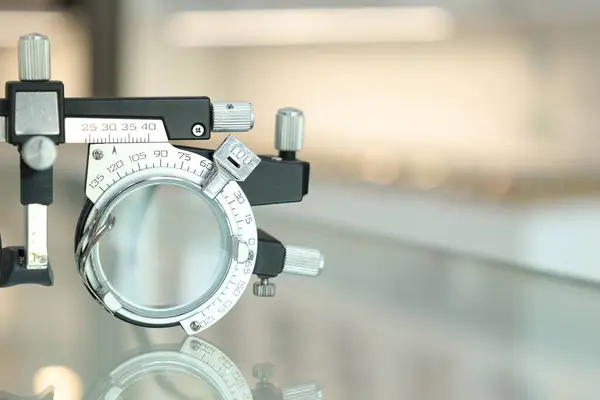 Hälften Receptbelagda Glasögon För Hög Myopi Eyesight Mätning Instrument Synvård — Stockfoto