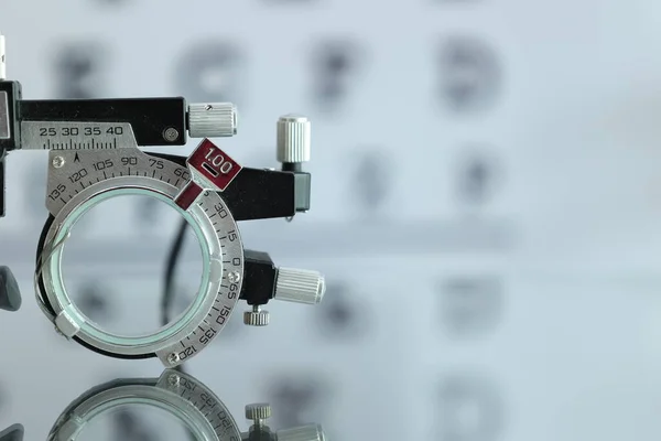 Die Hälfte Der Verschreibungspflichtigen Brillen Für Hohe Kurzsichtigkeit Augenmessgerät Sehhilfe — Stockfoto