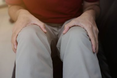 Diz masajı ağrıyı, şişmiş dizleri, diz ağrısını, osteoartriti azaltır..