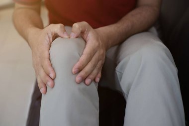 Diz masajı ağrıyı, şişmiş dizleri, diz ağrısını, osteoartriti azaltır..