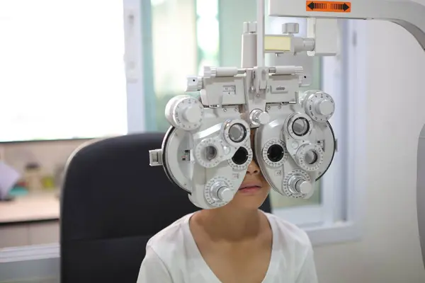 Kid Eye Test Hospital Child Eye Exam — Stock Photo, Image