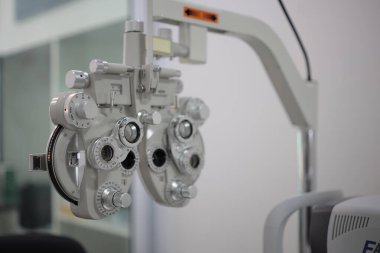 Phoropter göz testi, hastanelerdeki hastalar için göz ölçüm ekipmanı, göz muayenesi Phoropter kırıcı. 