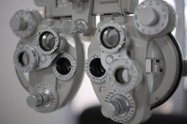 Phoropter göz testi, hastanelerdeki hastalar için göz ölçüm ekipmanı, göz muayenesi Phoropter kırıcı. 