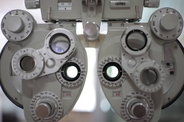 Phoropter göz testi, hastanelerdeki hastalar için göz ölçüm ekipmanı, göz muayenesi Phoropter kırıcı. 