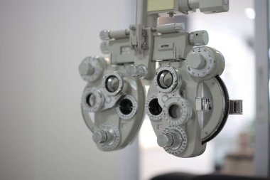 Phoropter göz testi, hastanelerdeki hastalar için göz ölçüm ekipmanı, göz muayenesi Phoropter kırıcı. 