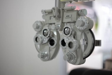 Phoropter göz testi, hastanelerdeki hastalar için göz ölçüm ekipmanı, göz muayenesi Phoropter kırıcı. 