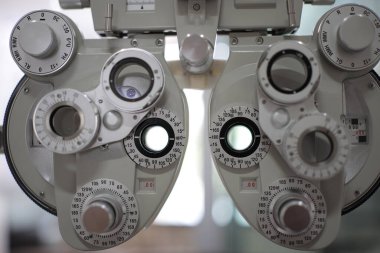 Phoropter göz testi, hastanelerdeki hastalar için göz ölçüm ekipmanı, göz muayenesi Phoropter kırıcı. 