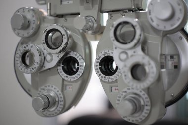 Phoropter göz testi, hastanelerdeki hastalar için göz ölçüm ekipmanı, göz muayenesi Phoropter kırıcı. 