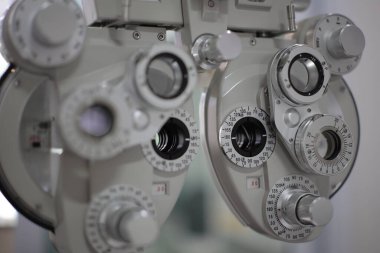 Phoropter göz testi, hastanelerdeki hastalar için göz ölçüm ekipmanı, göz muayenesi Phoropter kırıcı. 