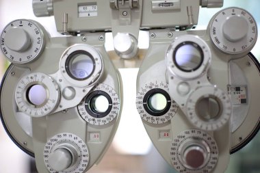 Phoropter göz testi, hastanelerdeki hastalar için göz ölçüm ekipmanı, göz muayenesi Phoropter kırıcı. 