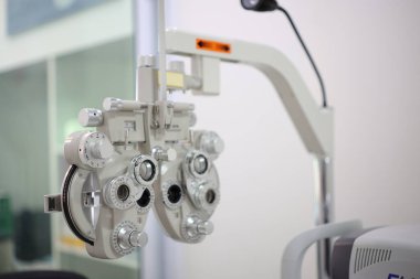 Phoropter göz testi, hastanelerdeki hastalar için göz ölçüm ekipmanı, göz muayenesi Phoropter kırıcı. 