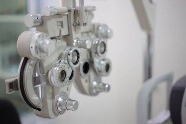 Phoropter göz testi, hastanelerdeki hastalar için göz ölçüm ekipmanı, göz muayenesi Phoropter kırıcı. 