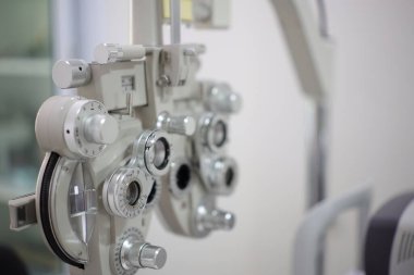 Phoropter göz testi, hastanelerdeki hastalar için göz ölçüm ekipmanı, göz muayenesi Phoropter kırıcı. 