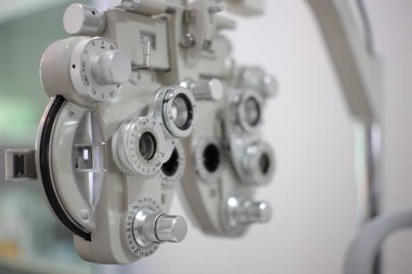 Phoropter göz testi, hastanelerdeki hastalar için göz ölçüm ekipmanı, göz muayenesi Phoropter kırıcı. 
