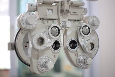 Phoropter göz testi, hastanelerdeki hastalar için göz ölçüm ekipmanı, göz muayenesi Phoropter kırıcı. 