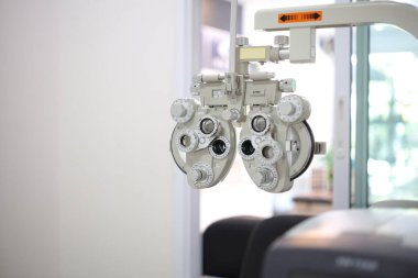 Phoropter göz testi, hastanelerdeki hastalar için göz ölçüm ekipmanı, göz muayenesi Phoropter kırıcı. 