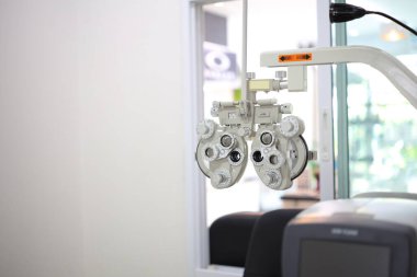 Phoropter göz testi, hastanelerdeki hastalar için göz ölçüm ekipmanı, göz muayenesi Phoropter kırıcı. 
