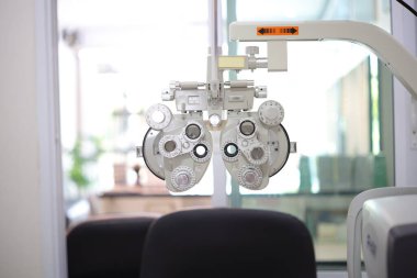 Phoropter göz testi, hastanelerdeki hastalar için göz ölçüm ekipmanı, göz muayenesi Phoropter kırıcı. 