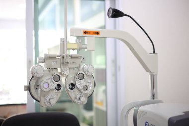 Phoropter göz testi, hastanelerdeki hastalar için göz ölçüm ekipmanı, göz muayenesi Phoropter kırıcı. 