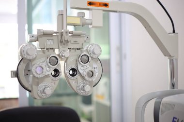 Phoropter göz testi, hastanelerdeki hastalar için göz ölçüm ekipmanı, göz muayenesi Phoropter kırıcı. 