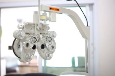 Phoropter göz testi, hastanelerdeki hastalar için göz ölçüm ekipmanı, göz muayenesi Phoropter kırıcı. 