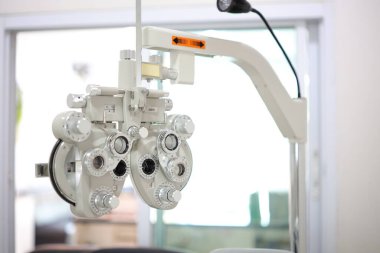 Phoropter göz testi, hastanelerdeki hastalar için göz ölçüm ekipmanı, göz muayenesi Phoropter kırıcı. 